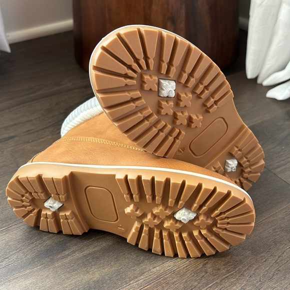 Olivia Miller Girl Ankle Combat boots, knit, trim,lace up rugged sole,cognac - Picture 6 of 6